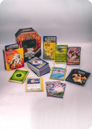 Pokemons store pakkeløsning med Pokémonkort, mini mappe og tinbox